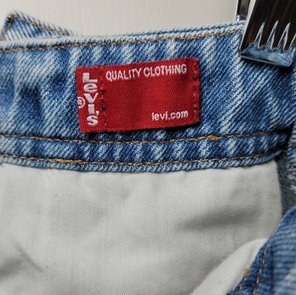 Vintage Levi's 2002 Adjustable Denim Shorts | 100% Cotton | Y2K Levi's | 8 - Picture 6 of 10